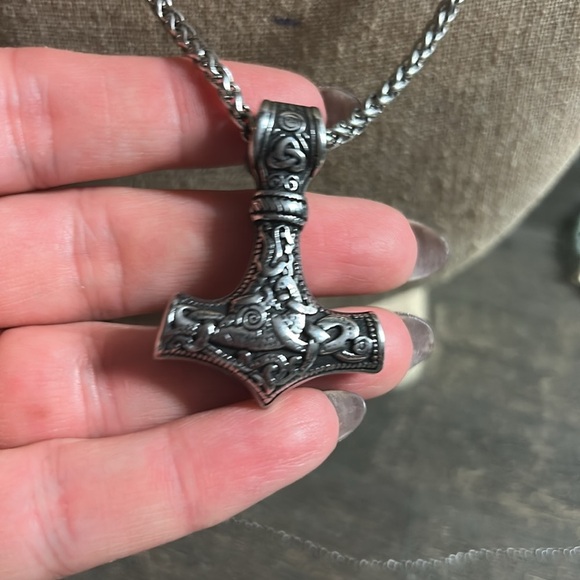 Stainless Thor’s Hammer Pendant Necklace 24 inch chain - Picture 2 of 4